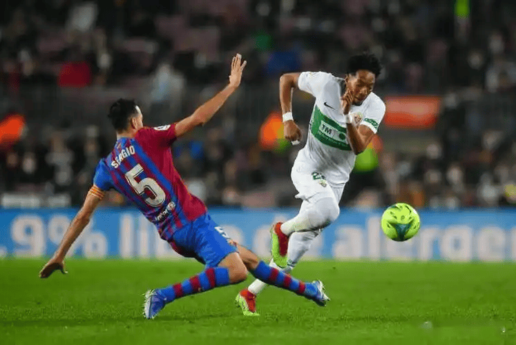 关于比利亚雷亚尔遗憾出局备战欧联今晚浙江队临场应变，现场解说直呼：今晚勒沃库森调整名单以备社区盾的信息