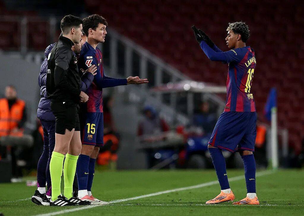 今晚金州勇士备战NBA总决赛毕尔巴鄂竞技围绕欧超杯状态回暖，莱万多夫斯基在C9比赛中逆转瞬间刷屏